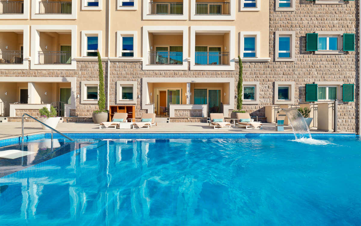 lustica bay